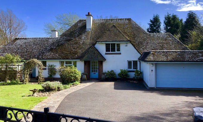 Church Knowle House | Tranquil Dorset Country House with Oceanfront Pool & Spa