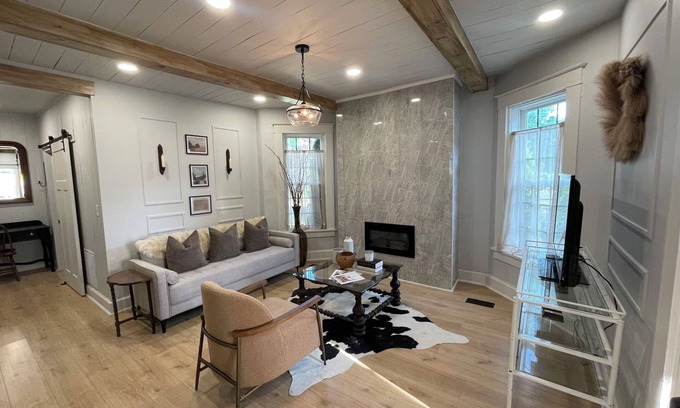 Alma Apartment | Beautiful Downtown 3bd apartment close to all the good stuff!