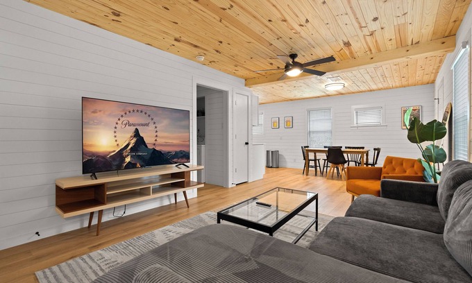 St. Edwards House | Inviting Downtown Home for Extended Stays with Great Amenities