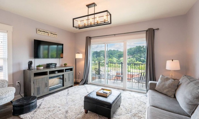 Central Business District House | Scenic Downtown Retreat with River Views - Walk Everywhere!