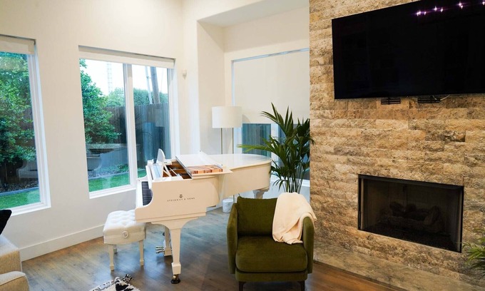 Tulsa House | Inviting Home in Brookside Tulsa with Hot Tub & Top Rating