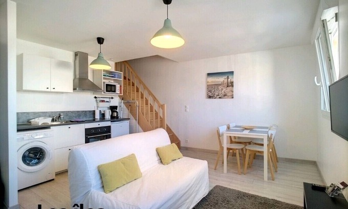 Donville-les-Bains Apartment | Cozy Duplex Getaway Steps from the Sea and Islands