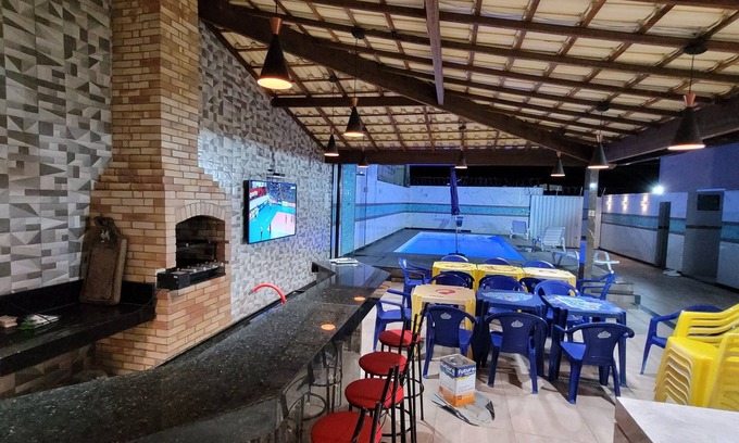 Praia do Morro House | Spacious Duplex 800m from Beach - Pet Friendly & Spa Access