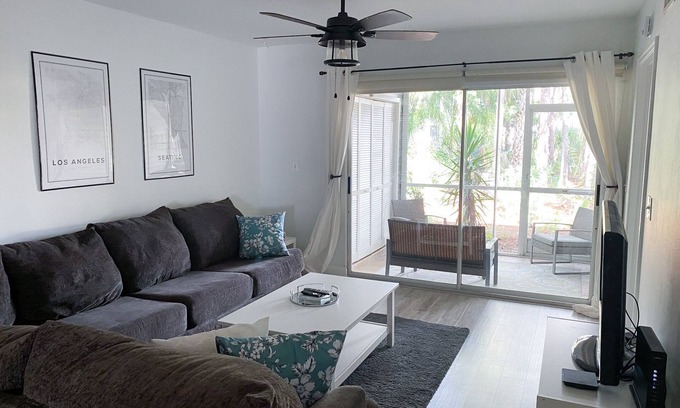 Kings Lake Condo | Inviting East Naples Retreat with Pool and Ocean Views