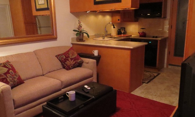 Columbia Apartment | Efficient Stay: Pet-Friendly with Full Kitchen & Great Location