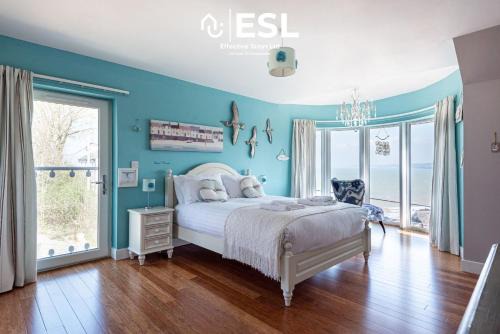 New Quay House | Scenic 5 Bedroom Home with Sea Views & Pet-Friendly Stay
