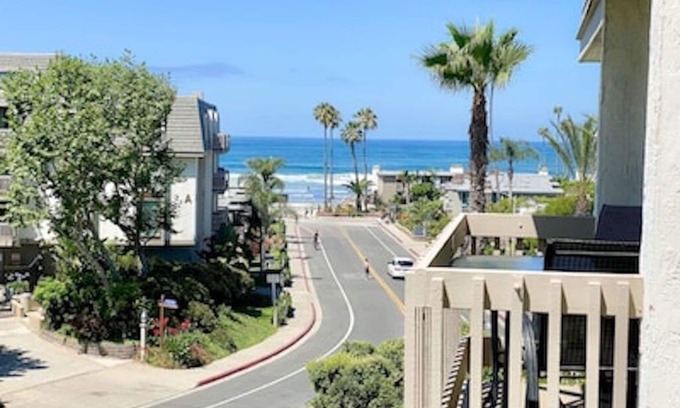Oceanside Condo | Cozy North Coast Village Condo - Steps to the Beach!