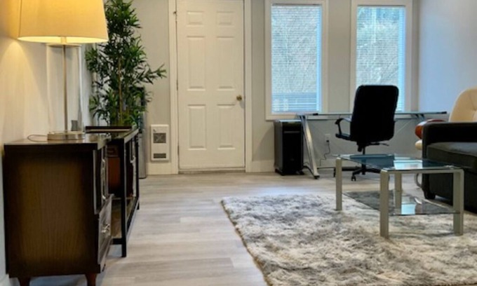 Laidlaw House | Beautiful Entire Suite 3 Bedroom-Vancouver-Hope BC