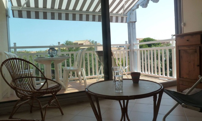Palavas-les-Flots Apartment | Idyllic F2 with Terrace, Pool & Ocean Views Near Sea