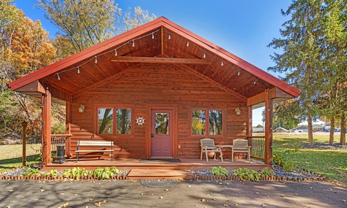 Kiel Cottage | Tranquil Lakefront Retreat Just 9.5 Miles from Road America