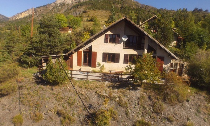 Villars-Colmars Ski Chalet | Cozy Family Chalet Near Mercantour National Park for 8