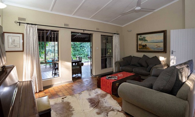 Victoria Falls Villa | Beautiful family home set in large lush gardens in the heart of Victoria Falls - 1999