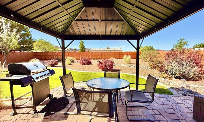 Kanab House | Family-Friendly 3BR Kanab Home with Pet Access Near Parks