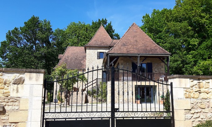 Bigaroque House | Idyllic Family Retreat with Private Pool in Dordogne Valley