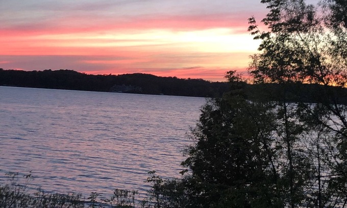 Lake Leelanau Cottage | Ideal Family Retreat with Lake View and Pool Access
