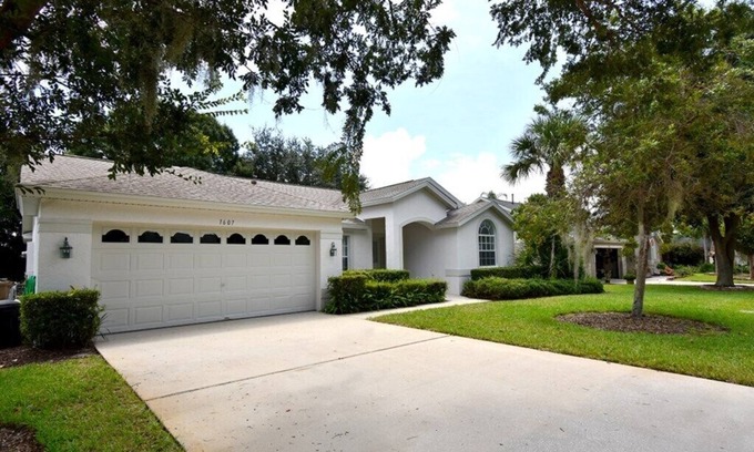 Greater Groves House | Family Retreat Near Disney with Private Pool & Spa