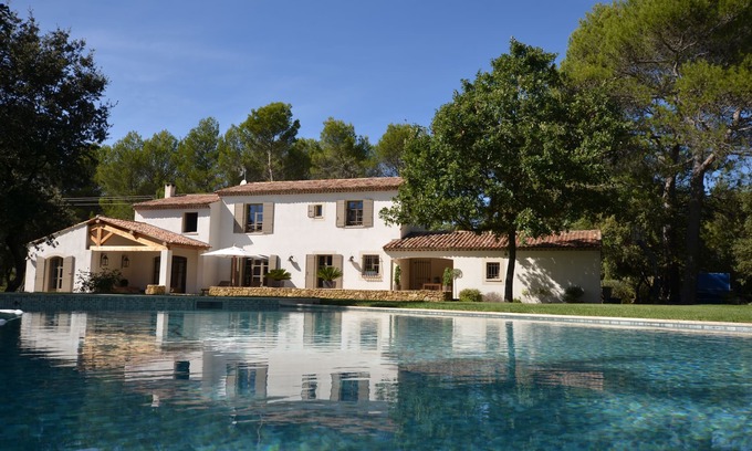 Rognes Villa | Idyllic Farmhouse Retreat in Provence with Private Pool