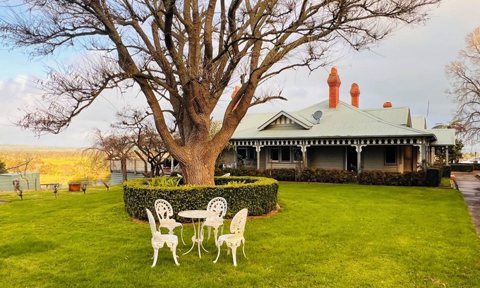 Bunyip House | Beautiful Federation Residence for 16 Guests (A perfect venue for weddings)