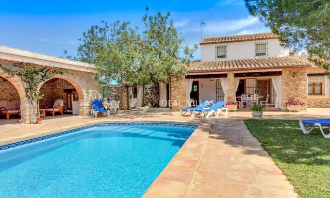 Benissa House | Idyllic Finca with Private Pool & Free Wifi for Families
