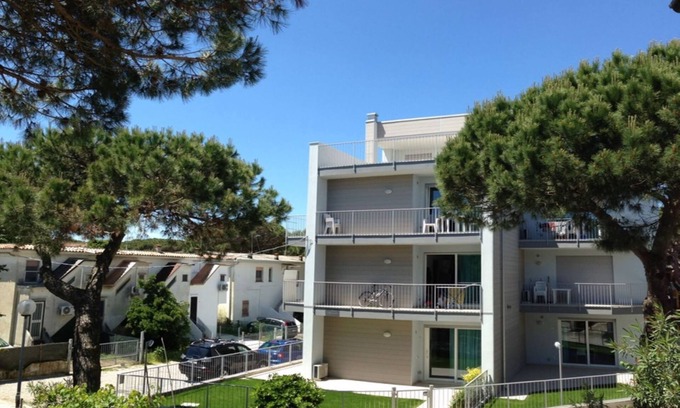 Rosolina Mare Apartment | Cozy Flat Near the Beach with Pet-Friendly Amenities