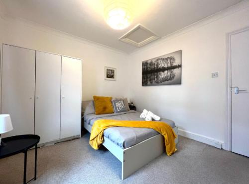 Ferndale Apartment | Inviting Flat in Brixton - 4 Star with 9.1/10 Rating