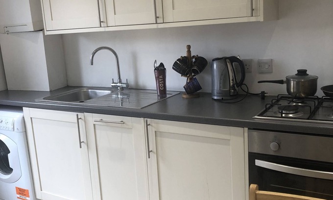 Angel Apartment | Stylish Flat for Rent in Islington, London with Hot Tub