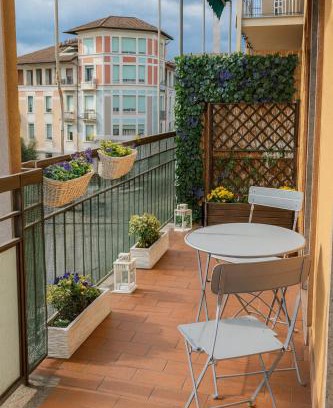 Porta Genova Apartment | Delightful Floral Apartment in Vibrant Navigli District