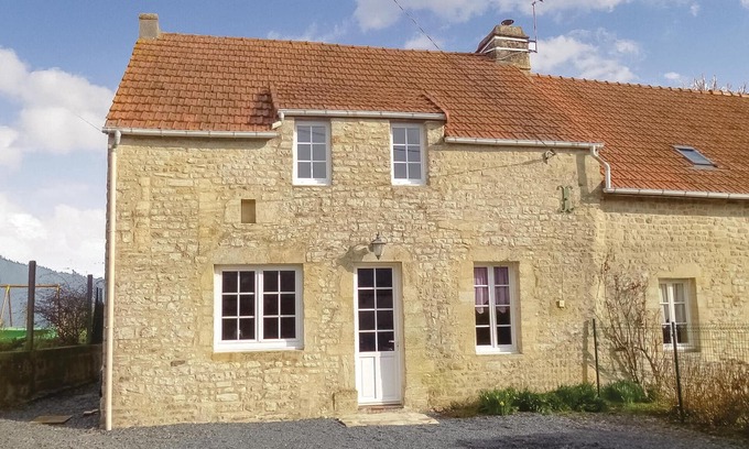 Englesqueville-la-Percee House | Rustic Charm Meets Modern Comfort in Our Cozy Country House