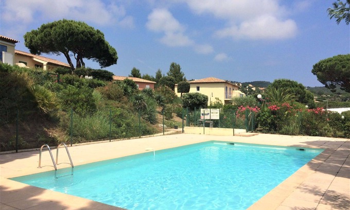 Plage de la Garonnette Apartment | Inviting Apartment for 6 with Pool, Terrace & Ocean View