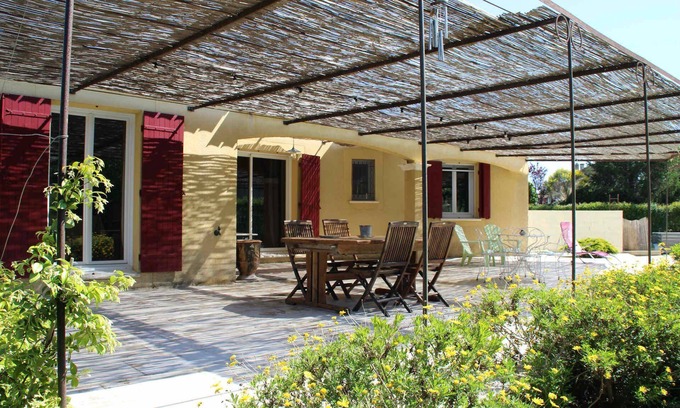 Saint-Etienne-du-Gres House | Charming Holiday Rental with Pool in Saint Etienne du Grès