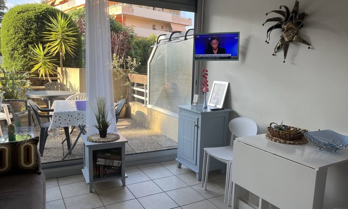 Saint-Laurent-du-Var Apartment | Beautiful studio for 4 close to the beach