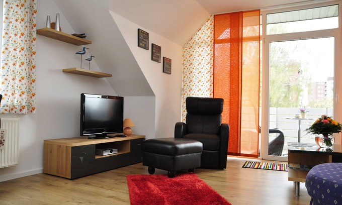 Horumersiel Apartment | Charming Apartment with Pool and Ocean View in City Center