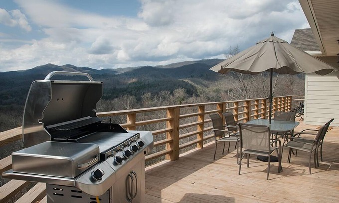 Marble House | Scenic Fully Equipped Mountain Retreat with Amazing Amenities