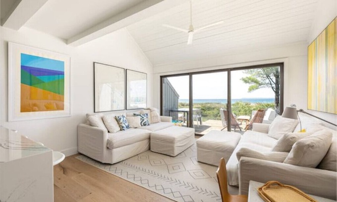 Glen Arbor Condo | Modern Waterfront Condo with Lake Views and Spa Amenities