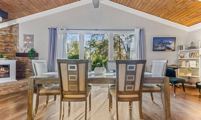 North Fork House | Welcoming Pet-Friendly Home Near Yosemite with Pool Access