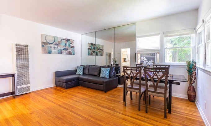 Valley Village Apartment | Charming Garden Apartment Near Universal Studios
