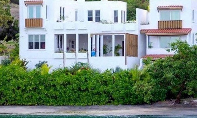 Calvigny Apartment | Cozy Garden Studio Apartment in Egmont with Kitchen & Breakfast