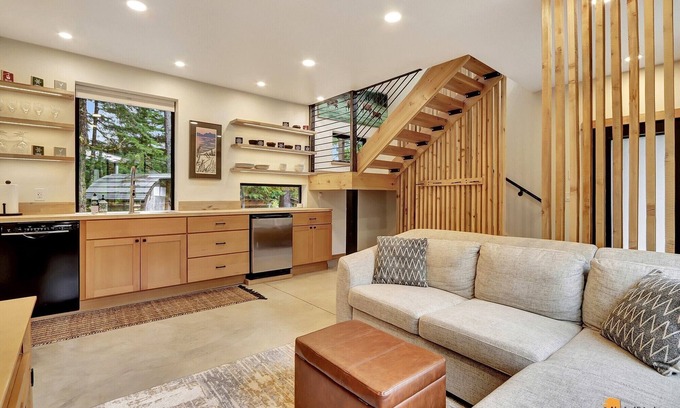 Alyeska Cabin | Cozy Girdwood Cabin with Sauna, Steam Shower & Spa