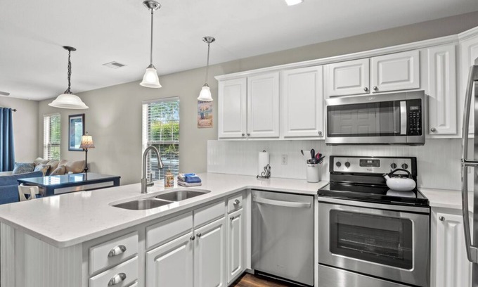 Pawleys Island Condo | Inviting Golf & Lake Views in Pawleys Island, Pet Friendly