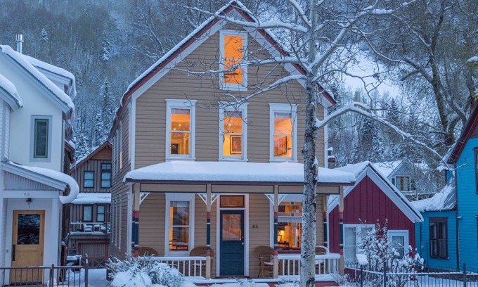 Telluride House | Ideal Gondola District Retreat: Skiing, Hot Tub & More!