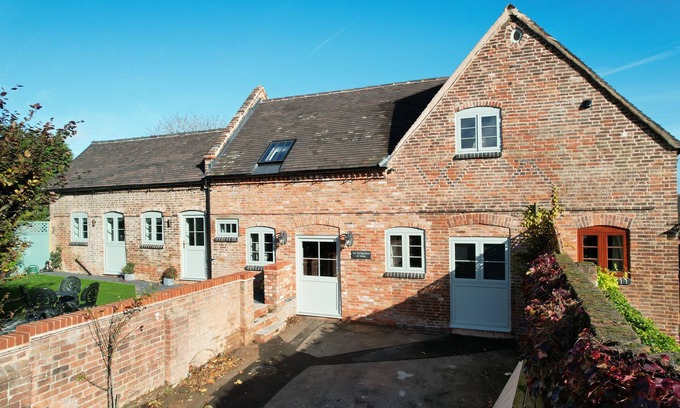 King's Bromley House | Beautiful Grade II Listed Barn, in Longdon Green