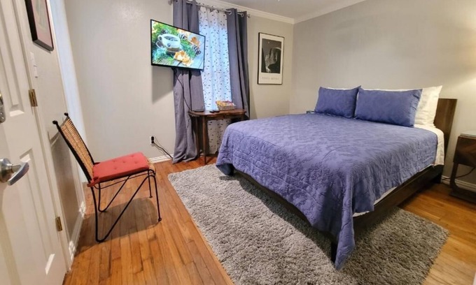 Garden Oaks House | Cozy Greater Heights Cottage: Child-Friendly Retreat