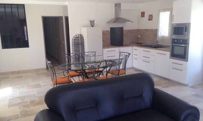 Comps Apartment | Inviting Ground Floor Apartment with Pool & Ocean Views