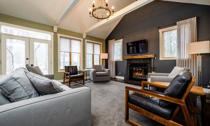 Harbert House | Cozy Harbert Home: Steps from Sandy Lake Michigan Beach