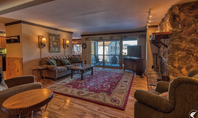 Lake Placid Condo | Cozy Harbor Condo: Family-Friendly Getaway Awaits!