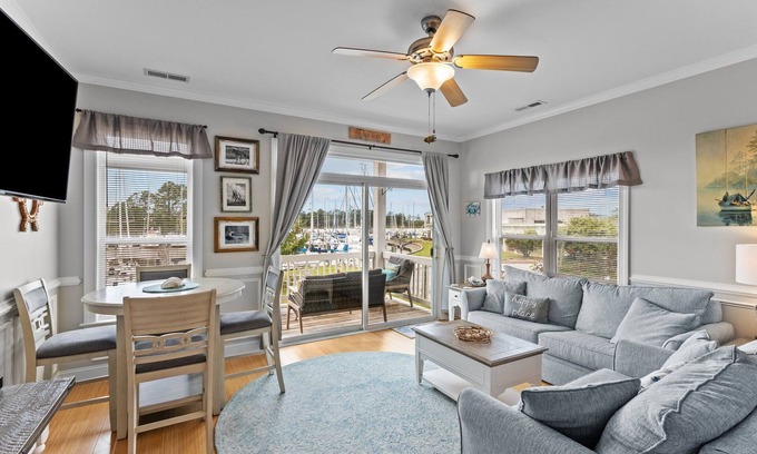 Fairfield Harbour House | Scenic Harbour Views with Pool, Spa & Pet-Friendly Options