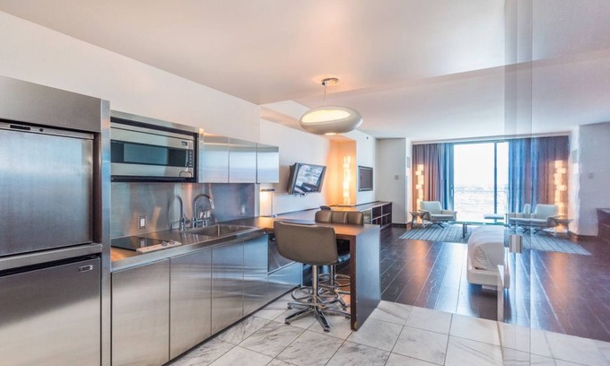 Las Vegas Hotel | Inviting High Rise Condo with Pool and Breakfast Included