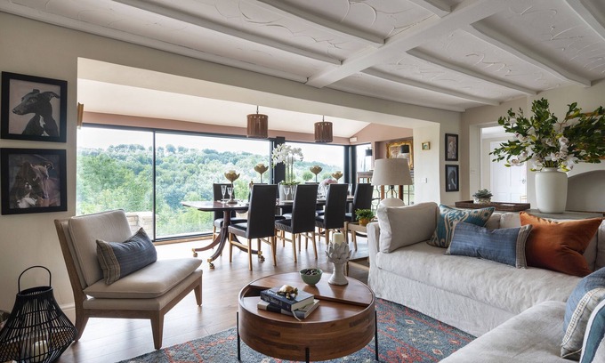 Chalford House | Scenic Cotswolds Retreat with Valley Views & Pet Friendly