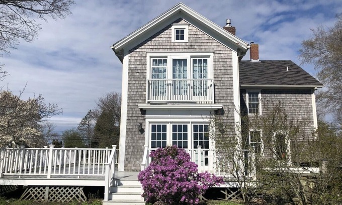 Little Compton House | Historic Home with Kitchen Amenities - Guest Rated 10/10