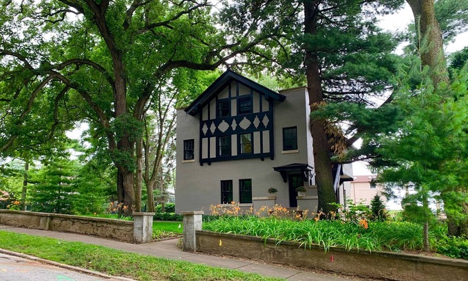 Davenport House | Historic Carriage House Retreat in Exclusive McClellan Heights